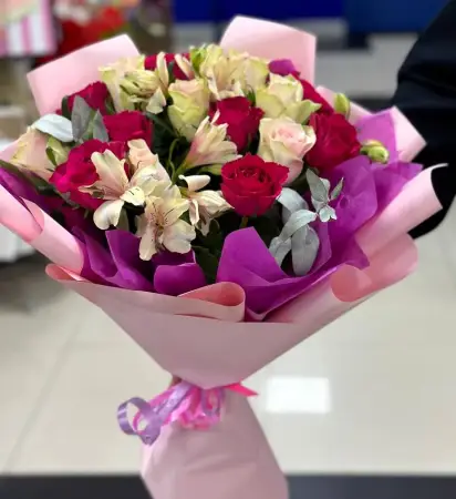 Танго роз и альстромерий